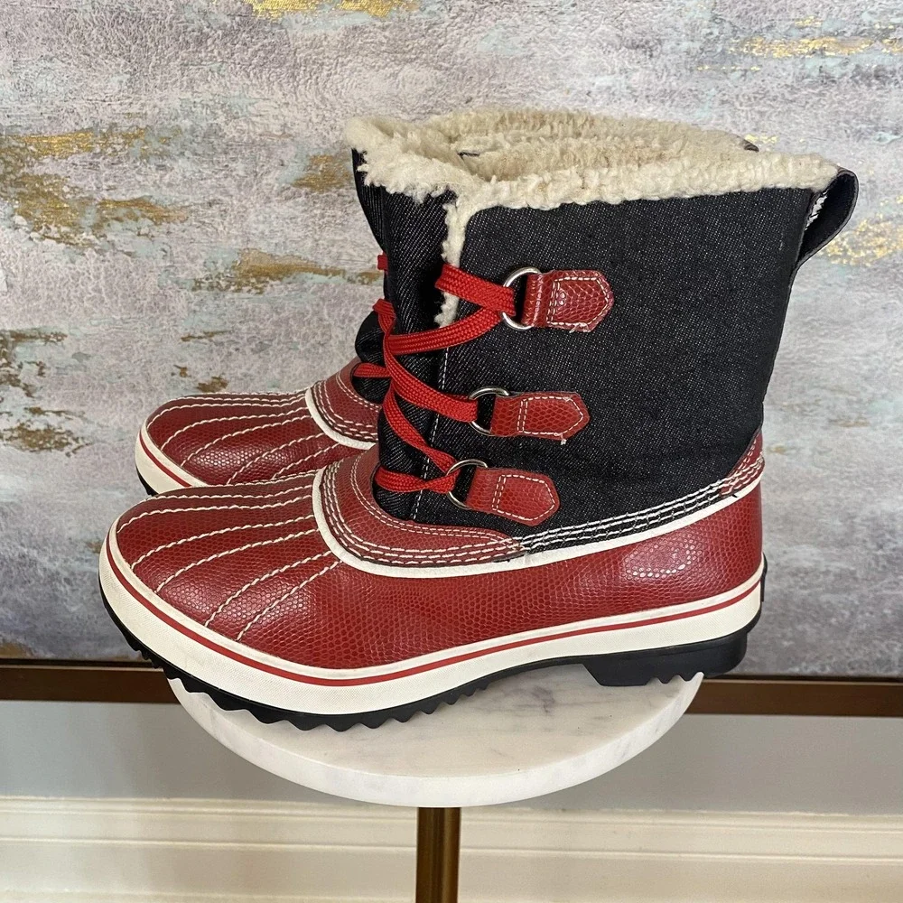 Skechers Snow Boots Womens Size 7.5 Red Waterproof Faux Fur Lace Up Mid Calf